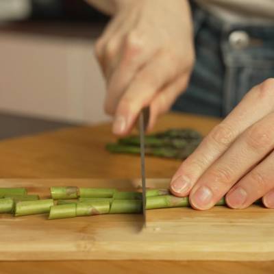 tagliare gambo asparagi