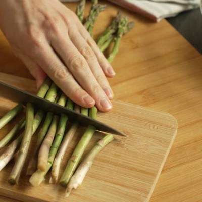 tagliare gli asparagi