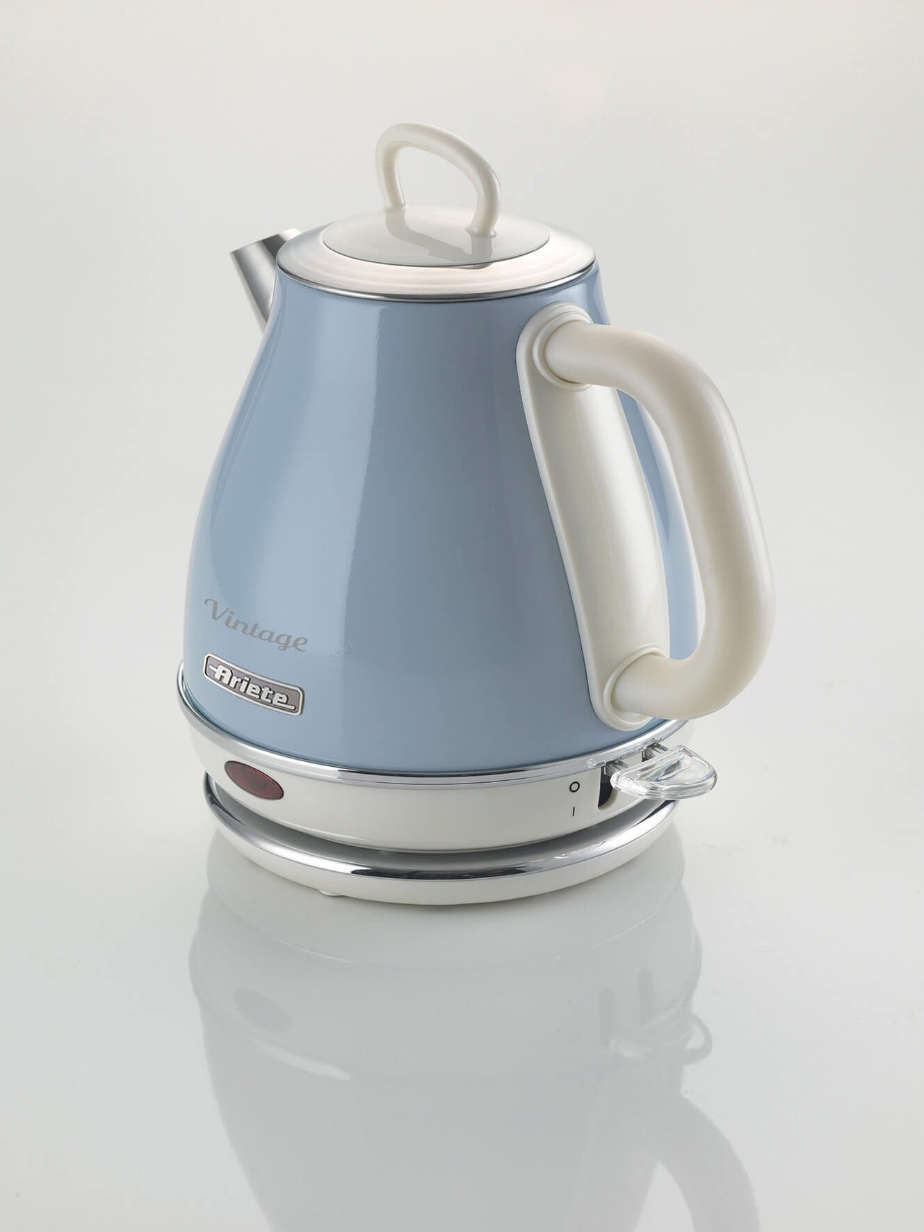 Electric kettle for infusions and herbal teas