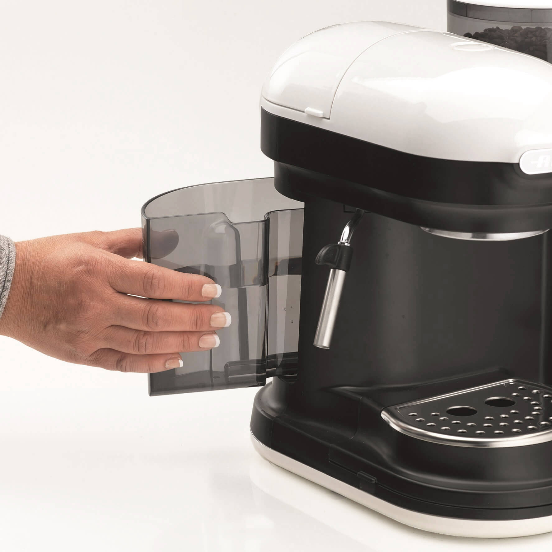 Espresso coffee machine with integrated 