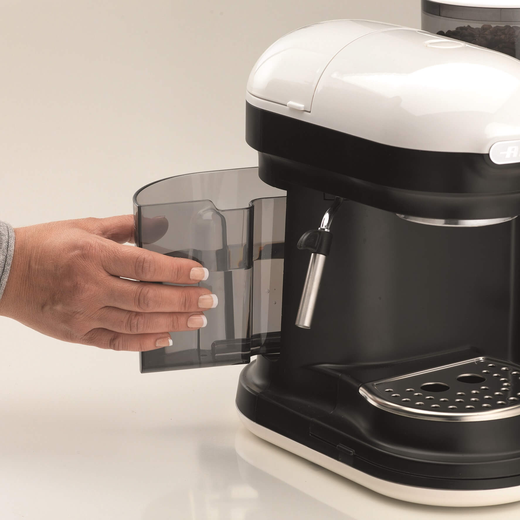 Espresso coffee machine with integrated coffee grinder Moderna